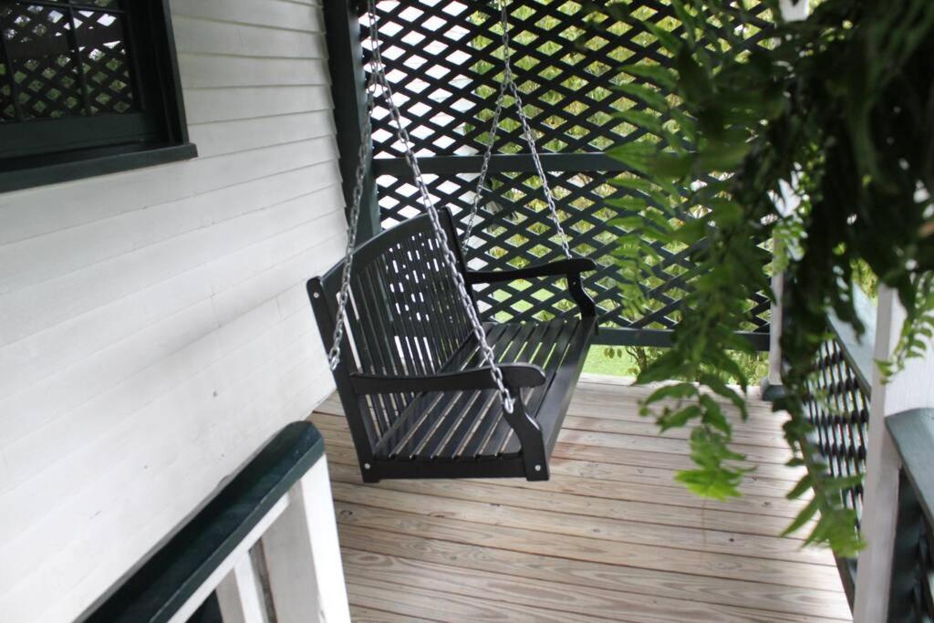 Upstairs Historic 1 Bedroom 1 Bath Suite With Mini-Kitchen, Porch & River Views Elkins Exterior foto